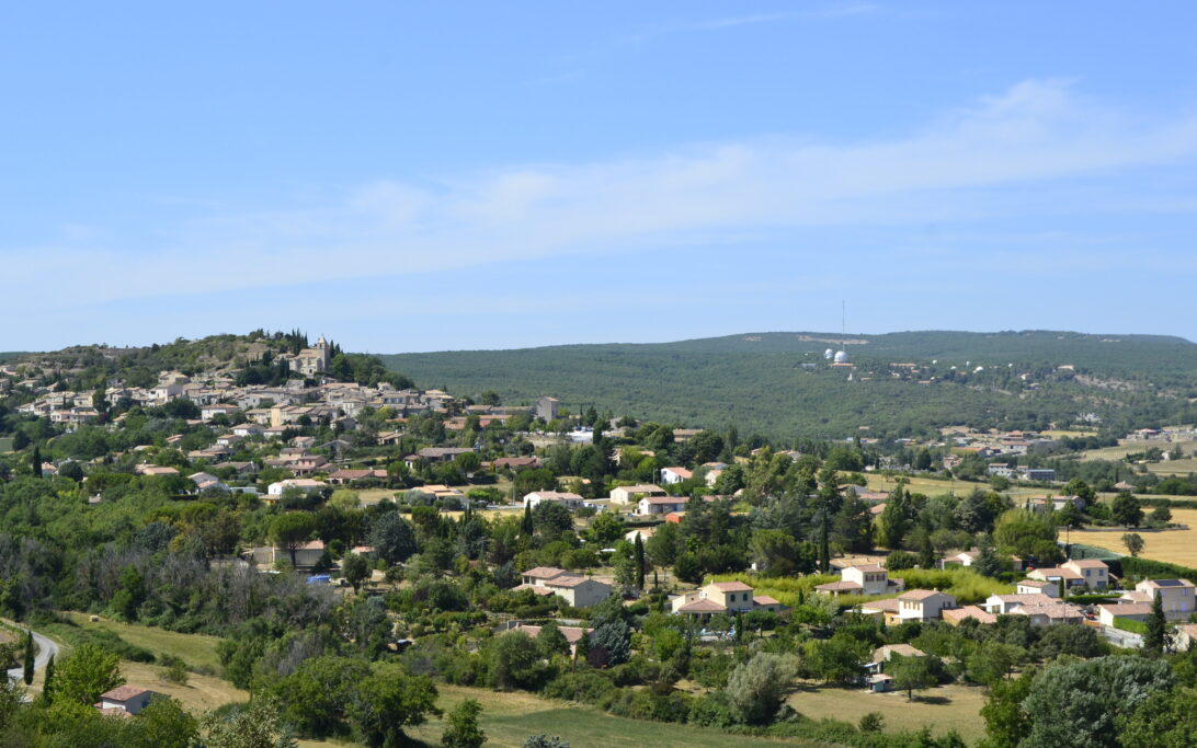 Vue du village de Saint Michel l'Observatoire