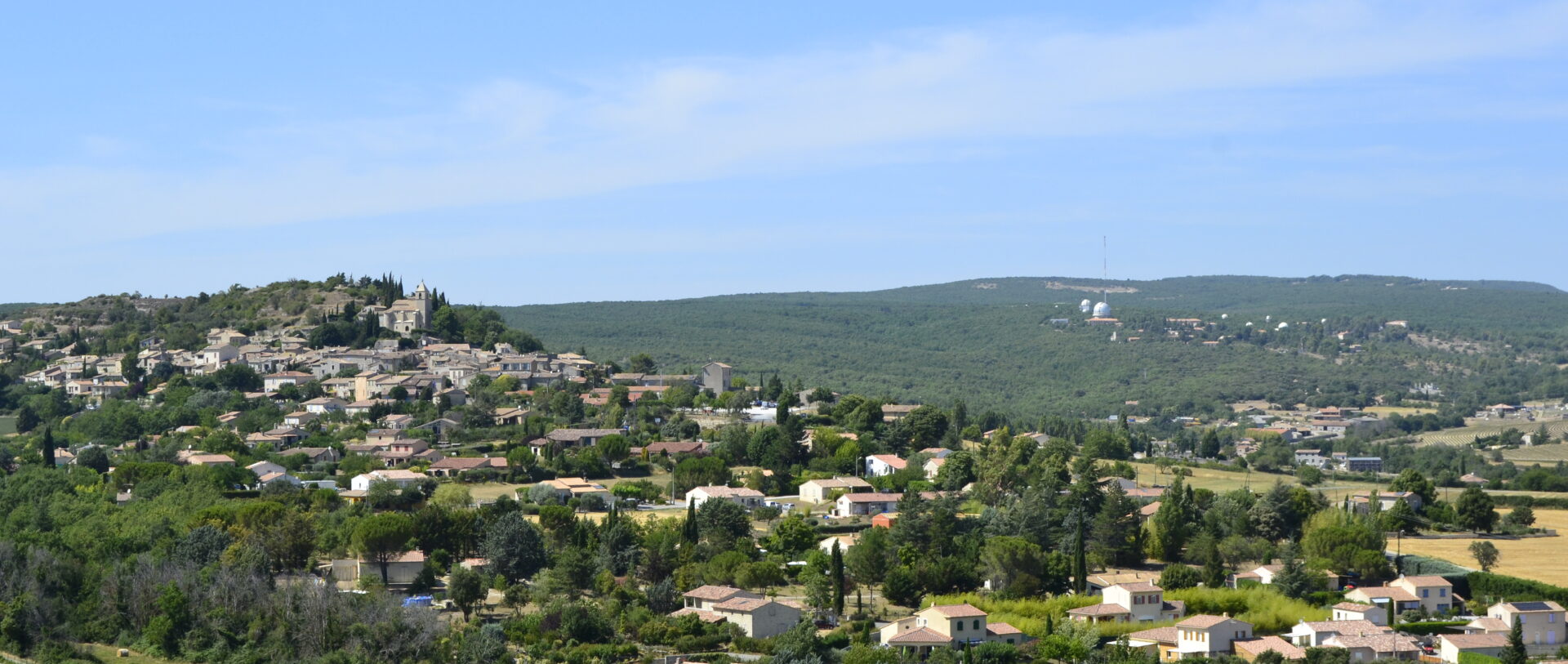 Vue du village de Saint Michel l'Observatoire