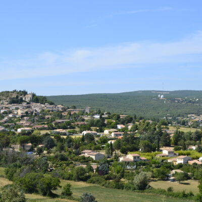 Vue du village de Saint Michel l'Observatoire